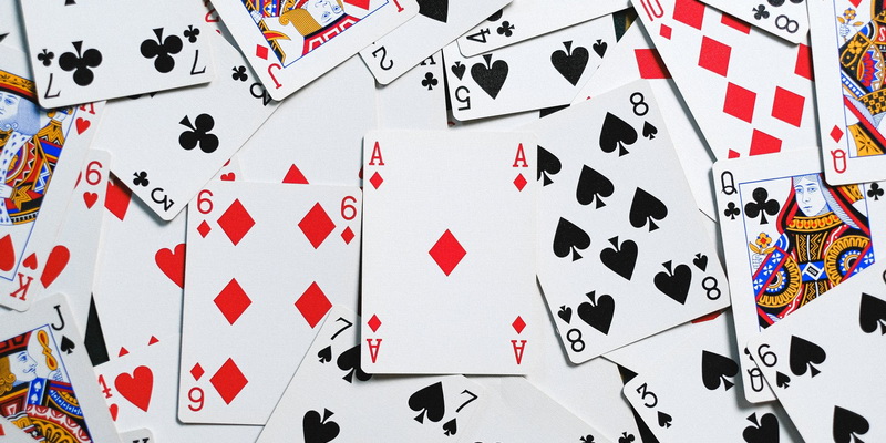 Playing card values in Blackjack (ace in Blackjack and value of face cards in Blackjack)